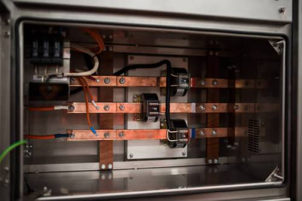 Shin or Busbar
